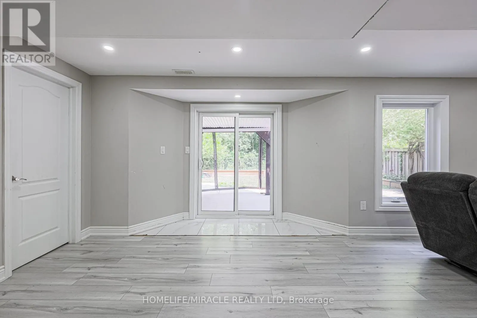 1204 FOX CRESCENT