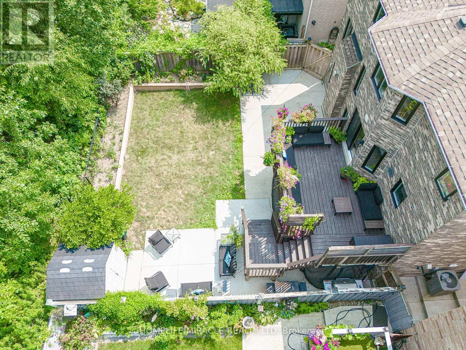 1204 FOX CRESCENT