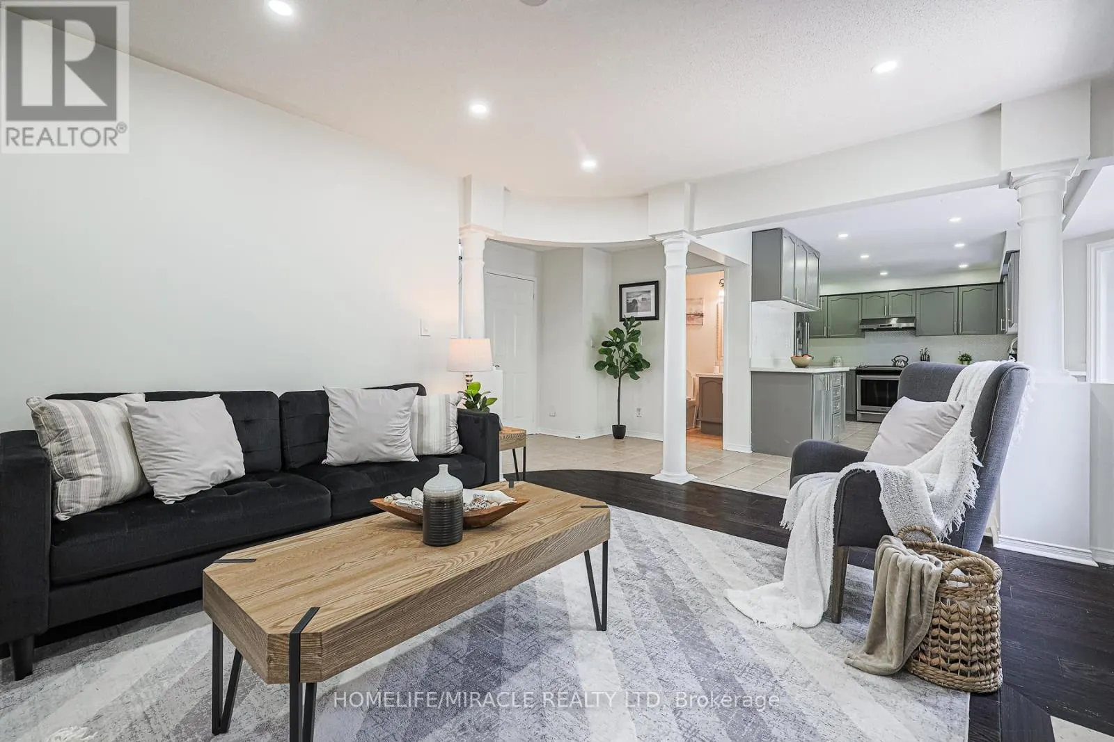 1204 FOX CRESCENT