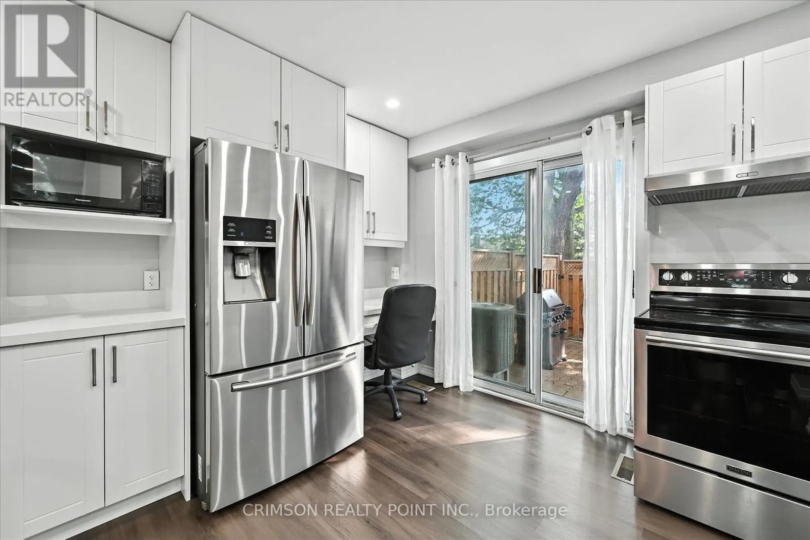 37 - 235 BRONTE STREET S