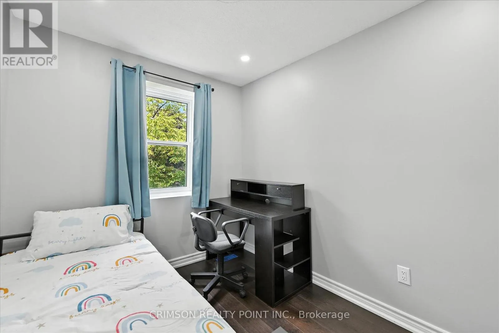 37 - 235 BRONTE STREET S