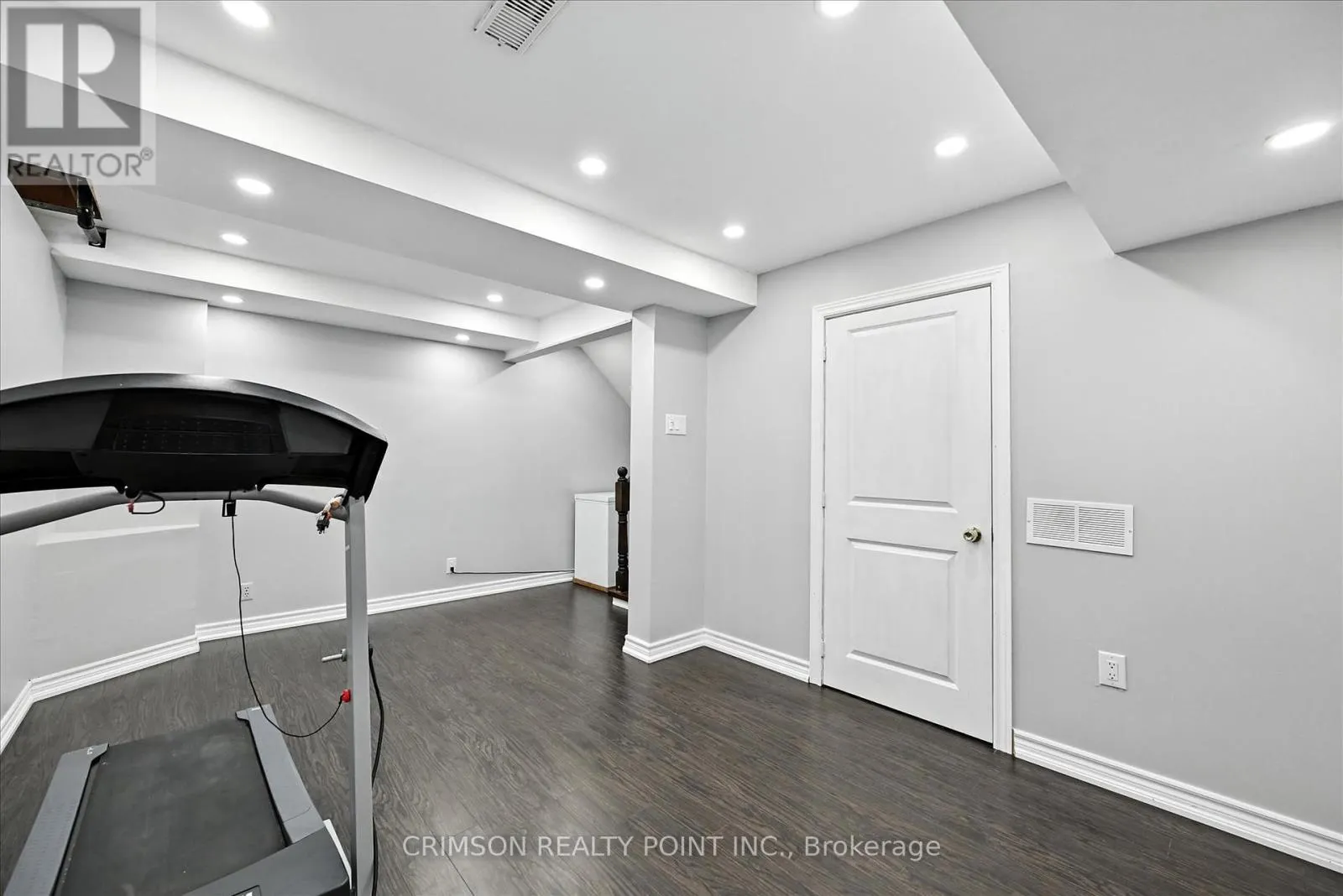 37 - 235 BRONTE STREET S