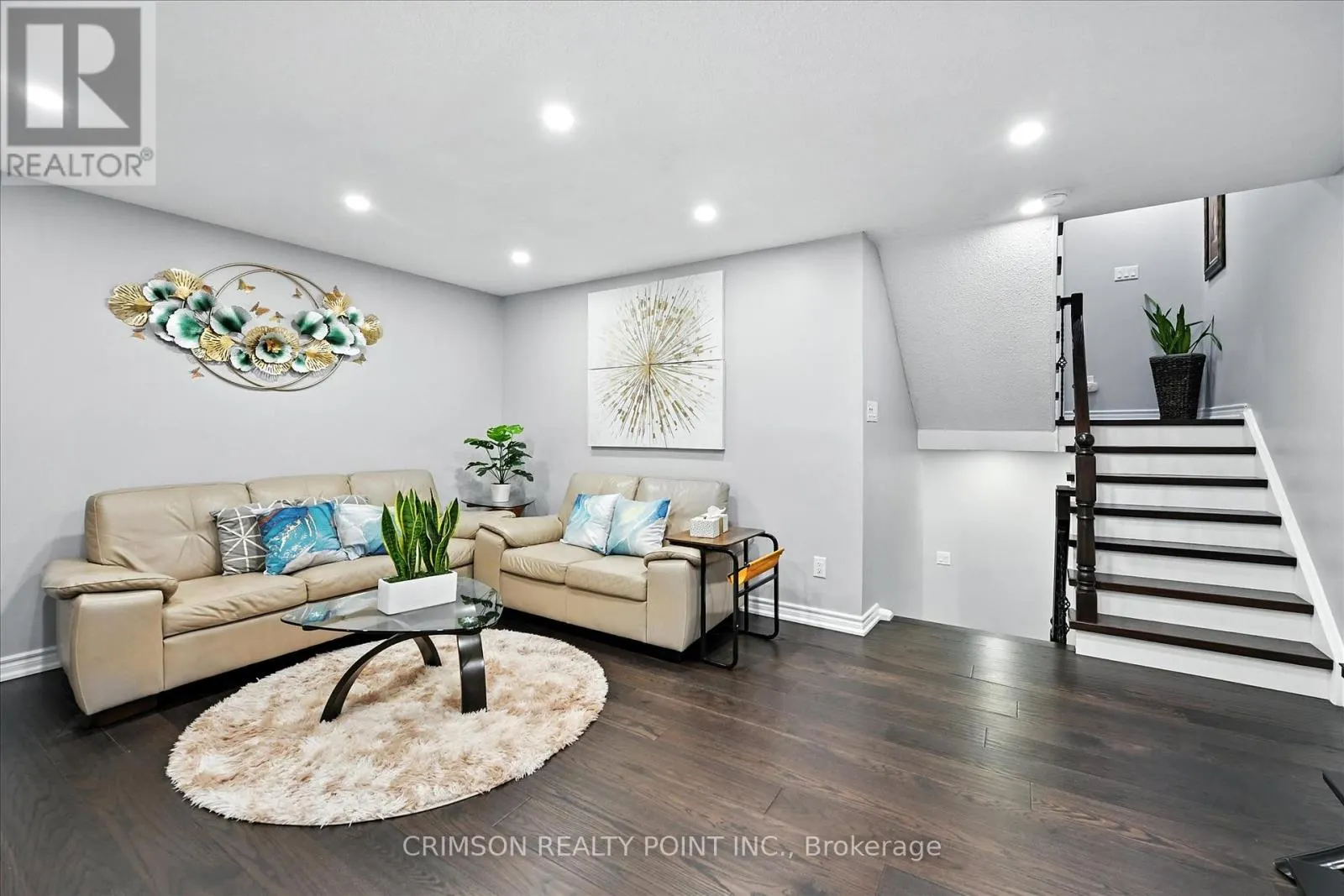 37 - 235 BRONTE STREET S