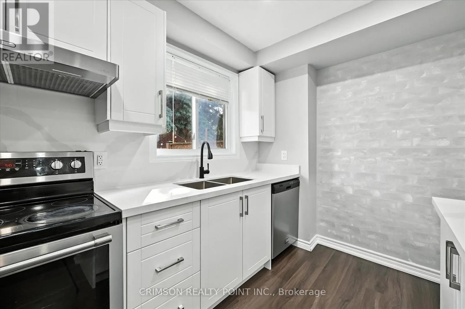 37 - 235 BRONTE STREET S