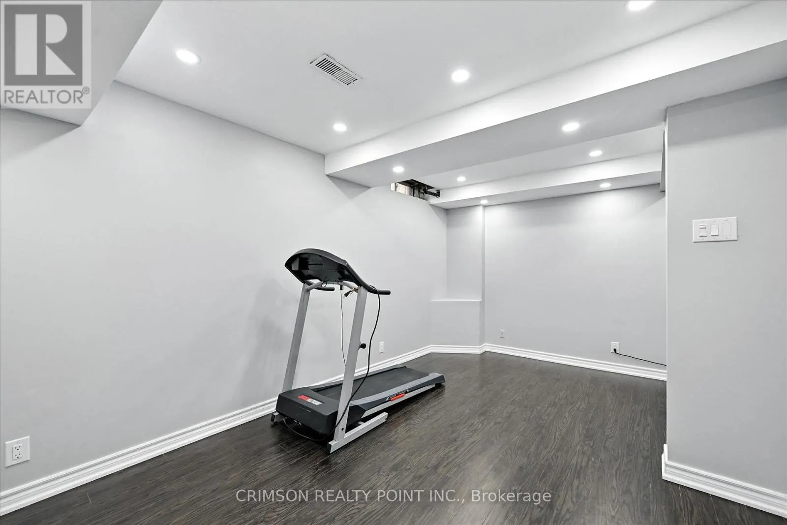 37 - 235 BRONTE STREET S