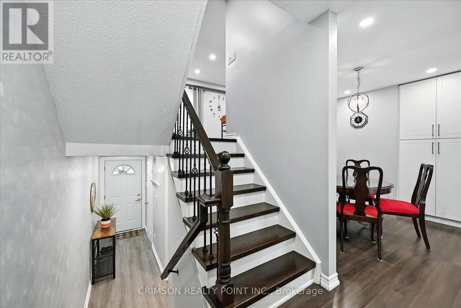 37 - 235 BRONTE STREET S