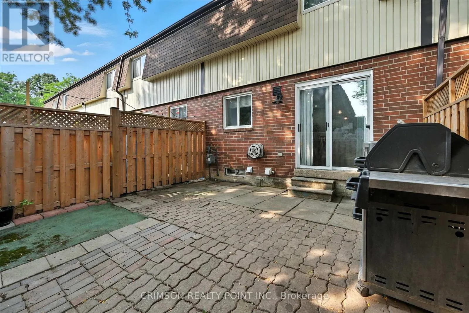 37 - 235 BRONTE STREET S