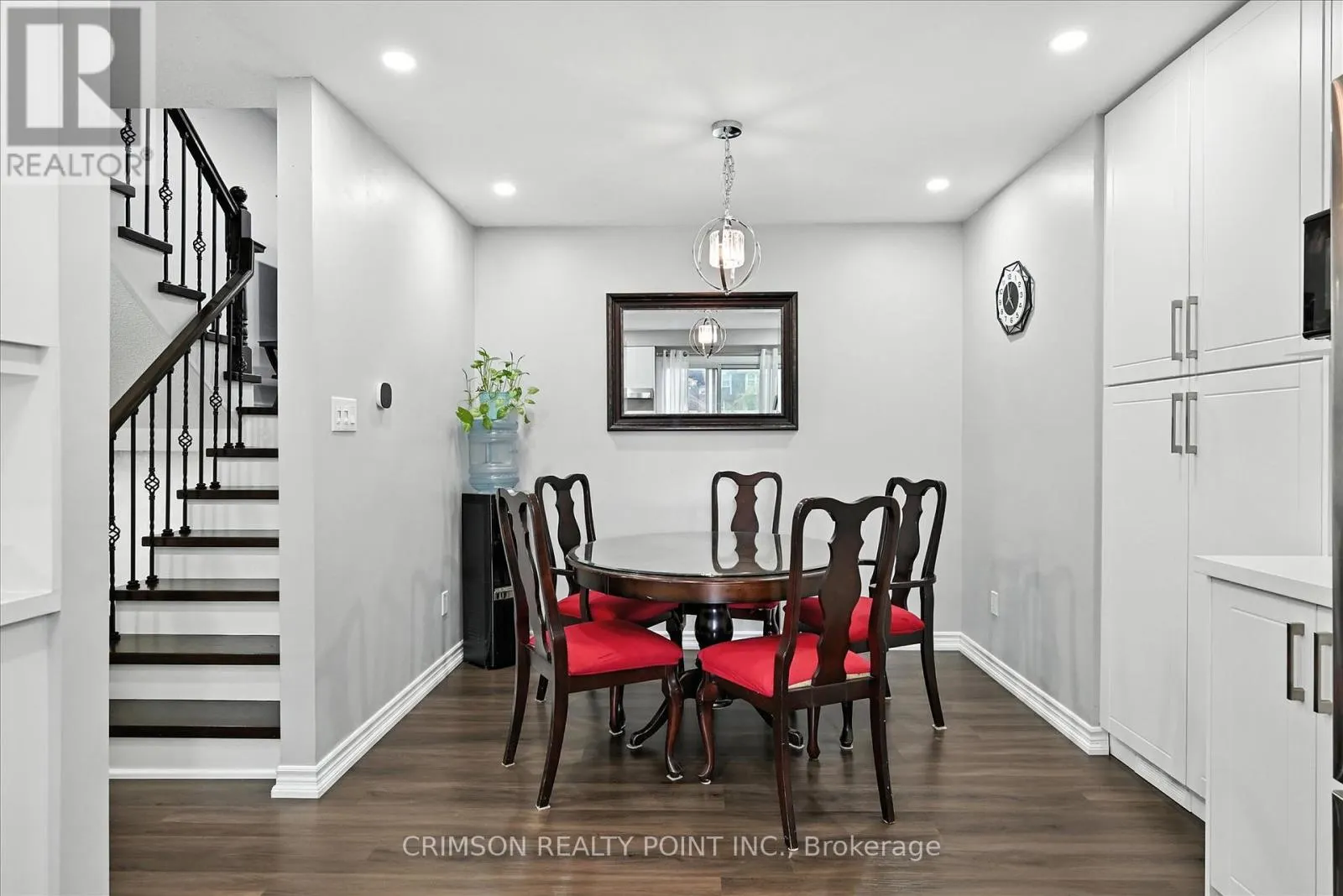 37 - 235 BRONTE STREET S