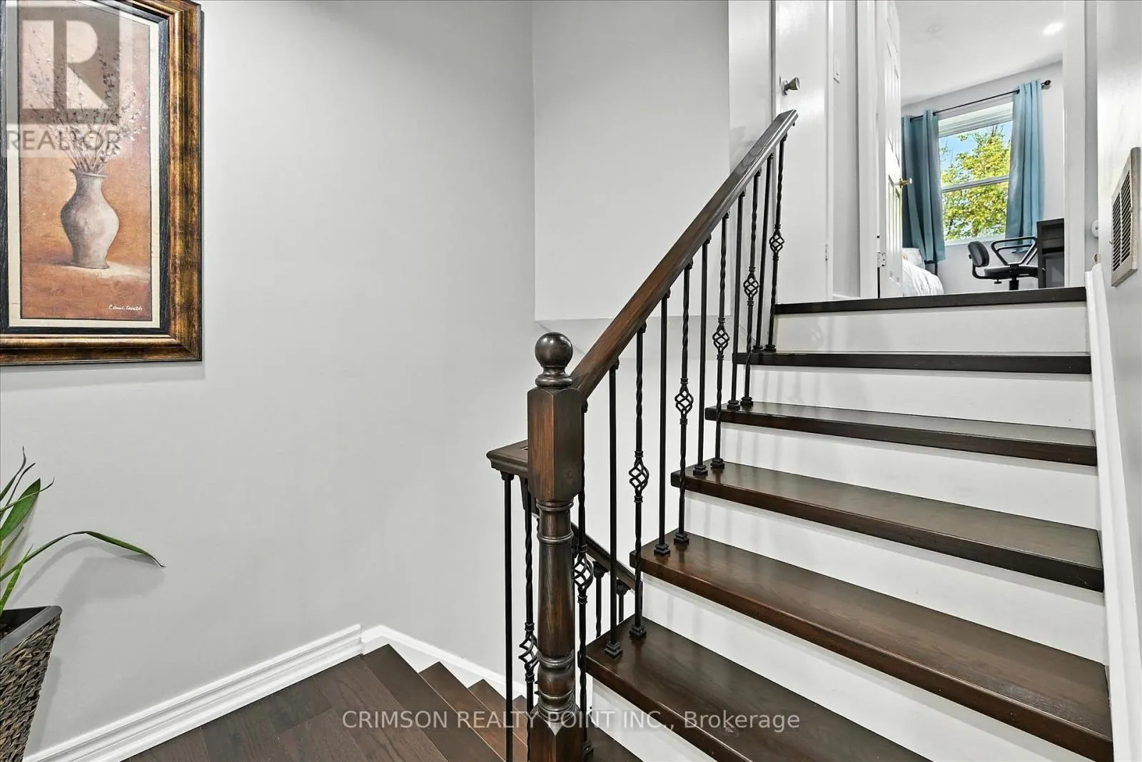 37 - 235 BRONTE STREET S