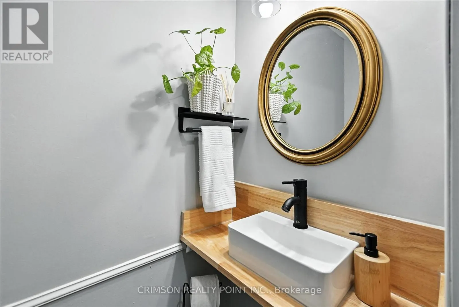 37 - 235 BRONTE STREET S