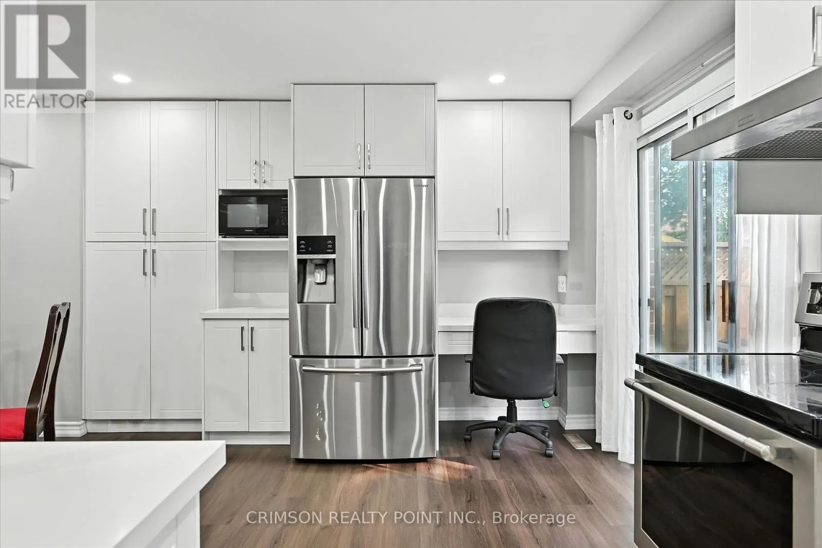 37 - 235 BRONTE STREET S