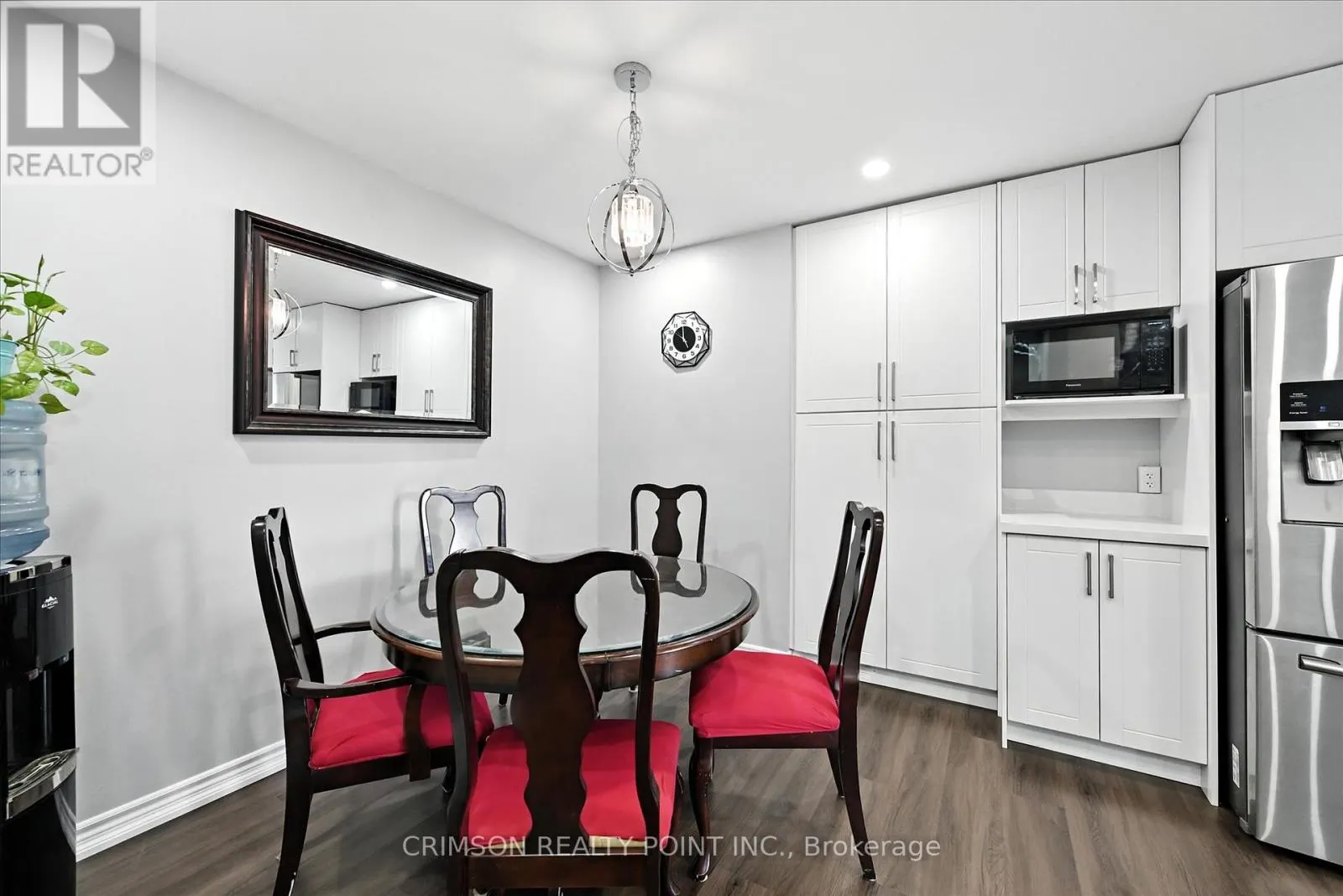 37 - 235 BRONTE STREET S