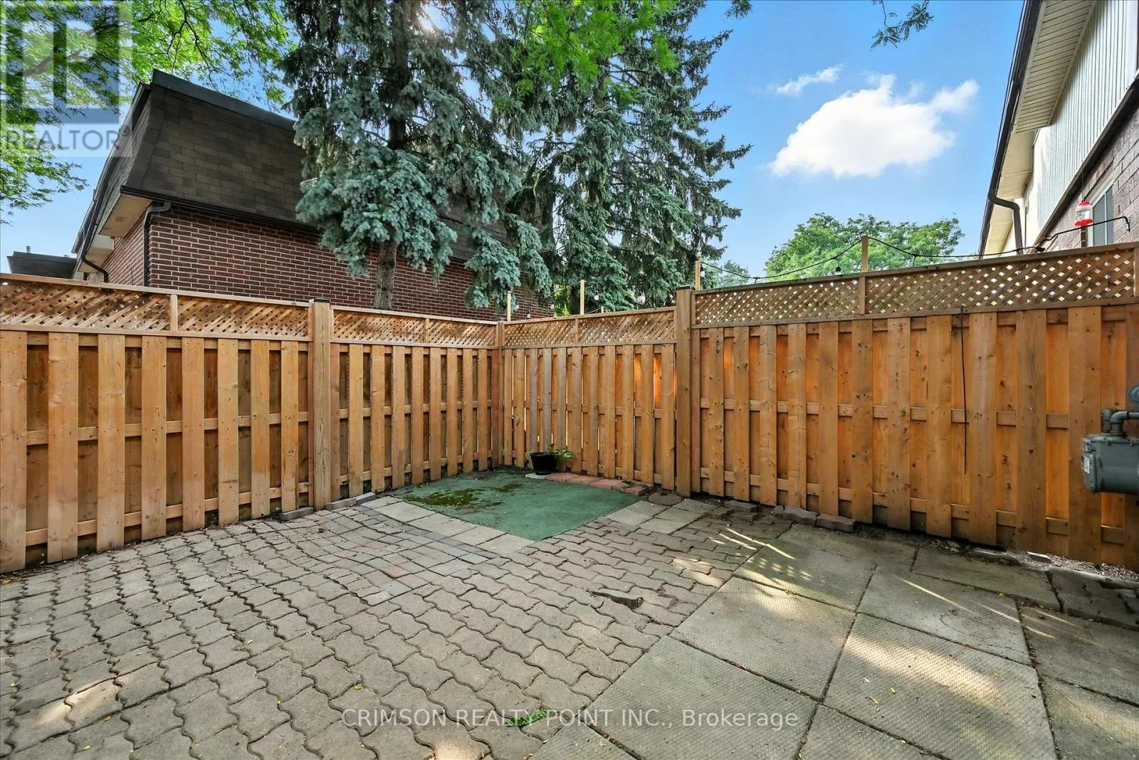 37 - 235 BRONTE STREET S