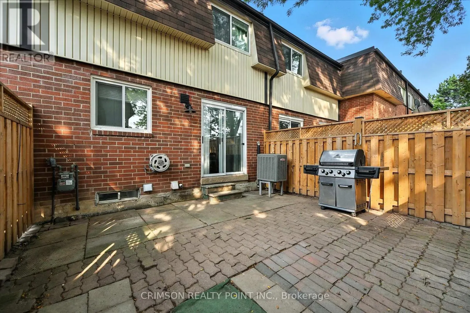 37 - 235 BRONTE STREET S