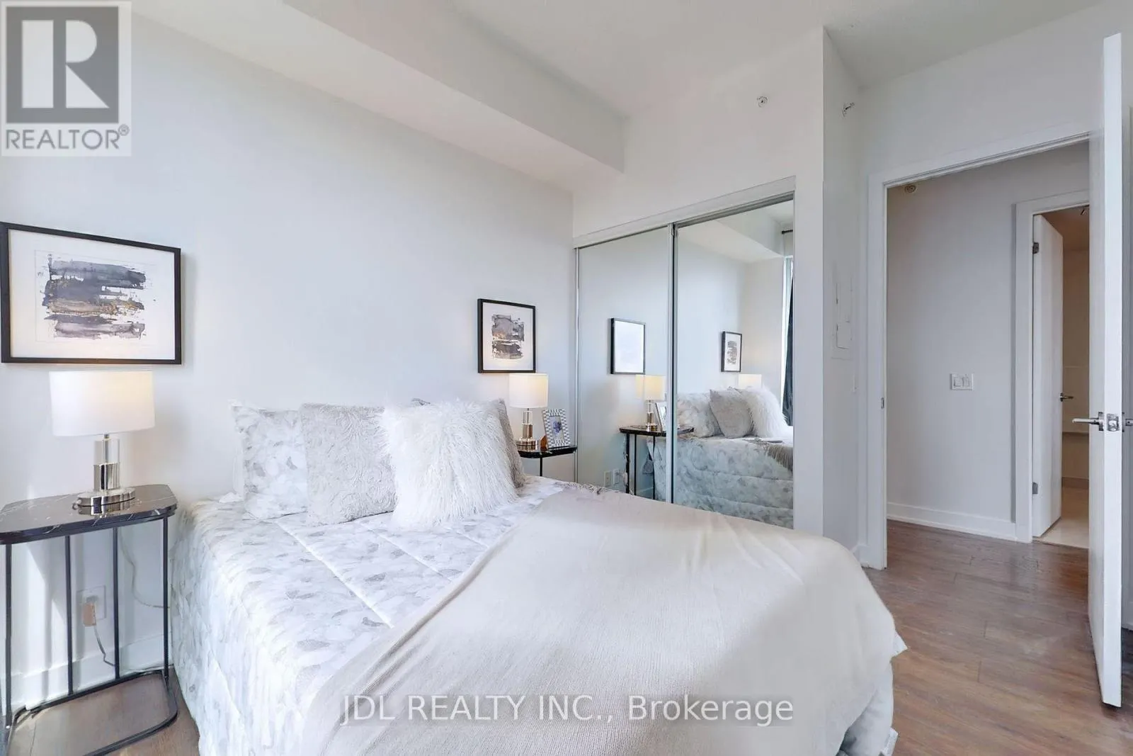 3206 - 2212 LAKESHORE BOULEVARD W