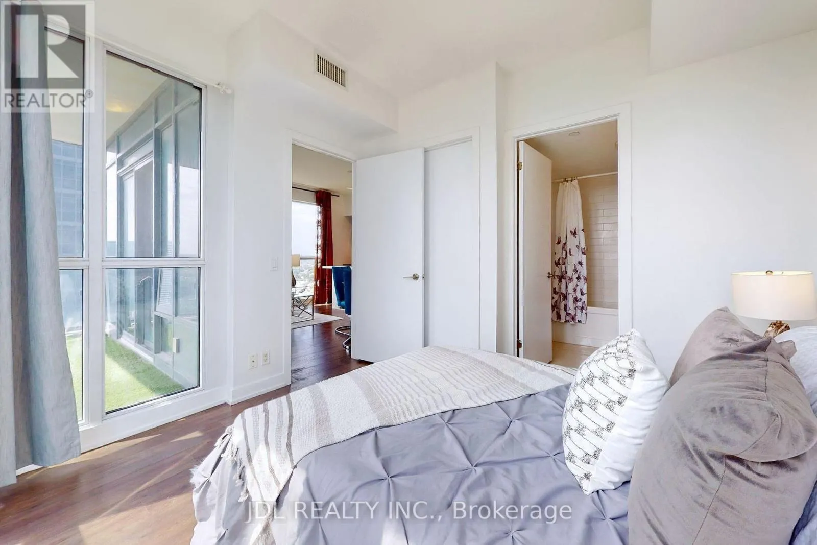 3206 - 2212 LAKESHORE BOULEVARD W