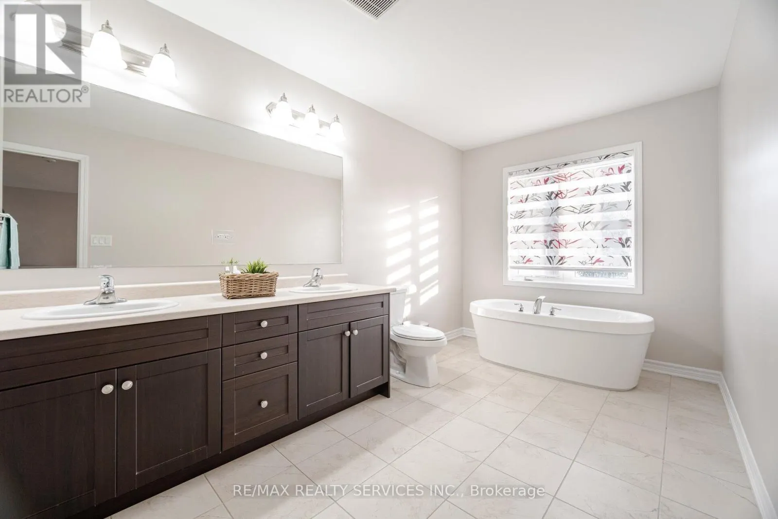 43 CIRRUS CRESCENT