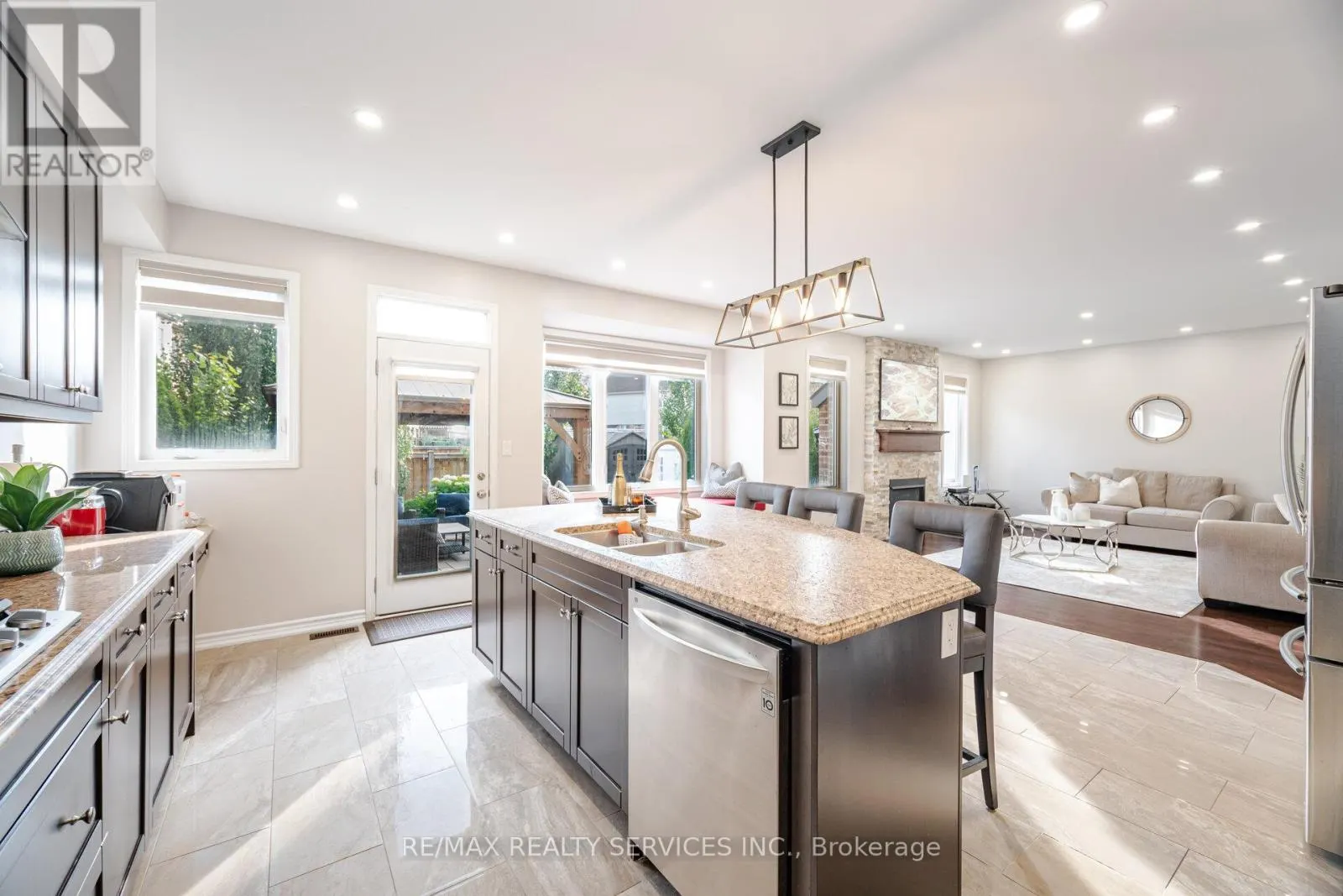 43 CIRRUS CRESCENT
