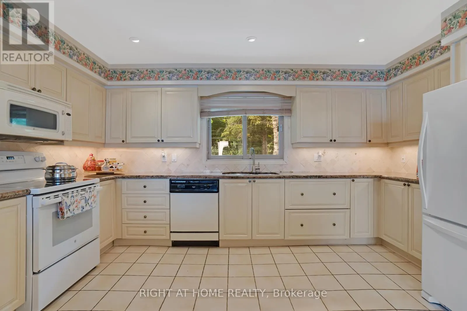 1360 LAKESHORE ROAD W