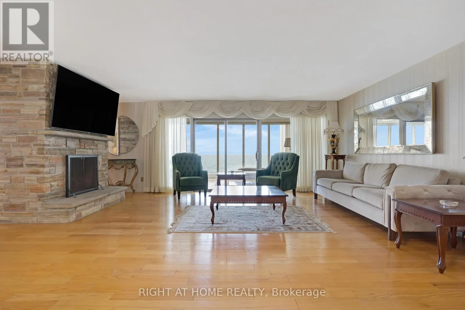 1360 LAKESHORE ROAD W