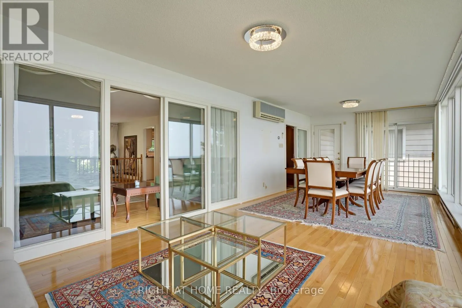 1360 LAKESHORE ROAD W