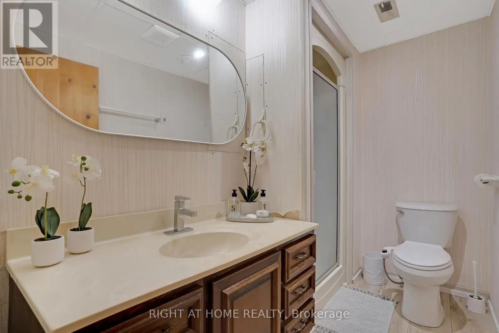 1360 LAKESHORE ROAD W