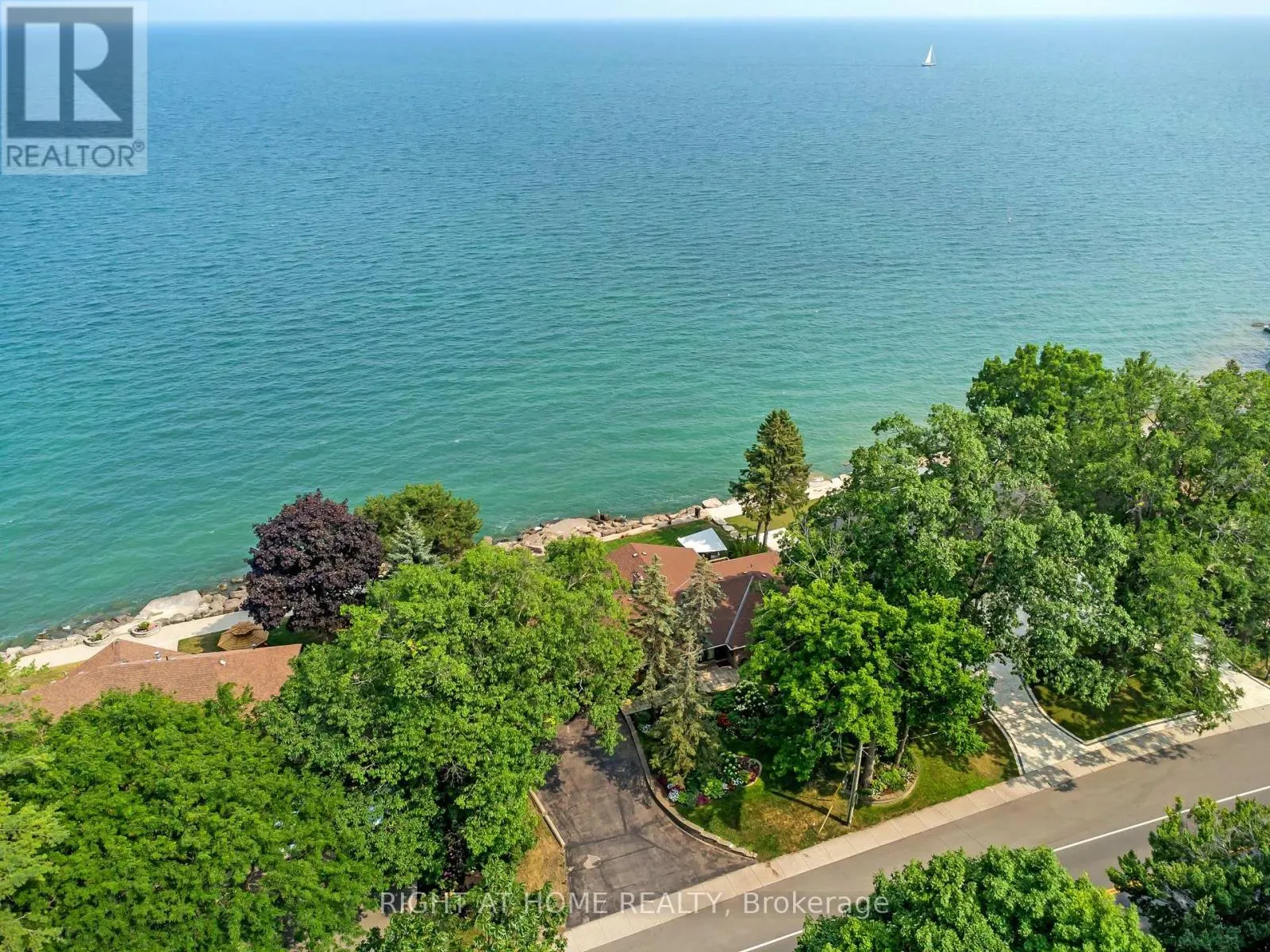 1360 LAKESHORE ROAD W