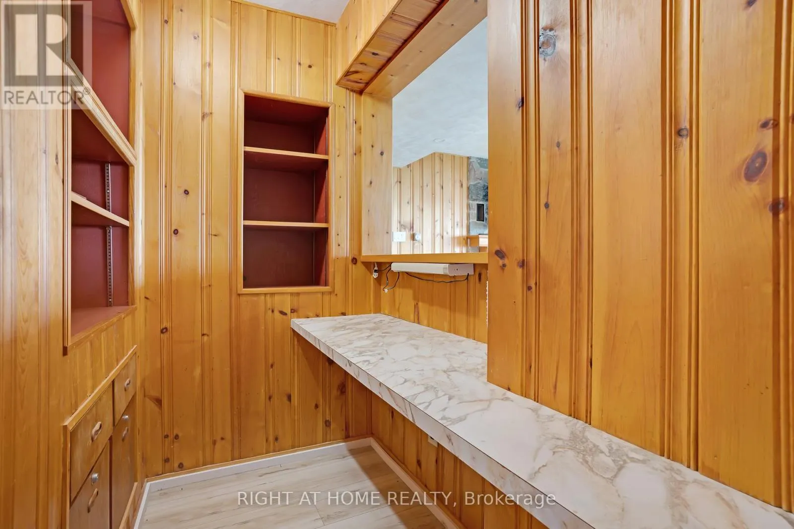 1360 LAKESHORE ROAD W