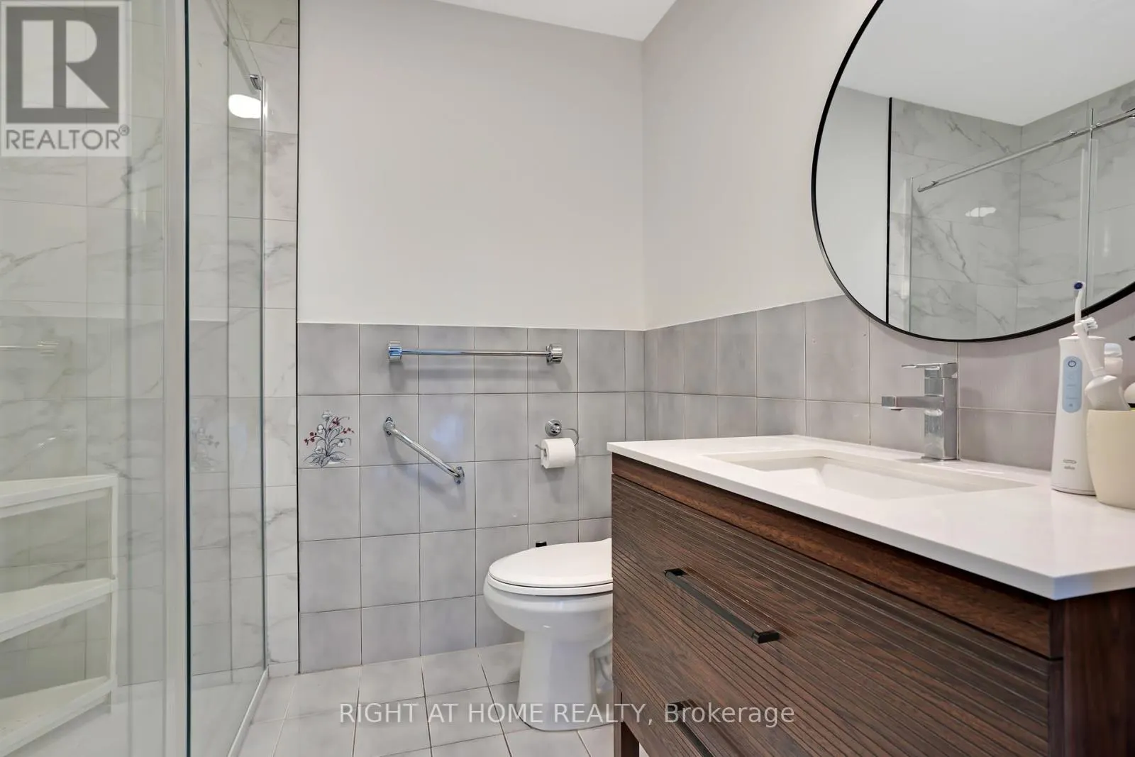 1360 LAKESHORE ROAD W