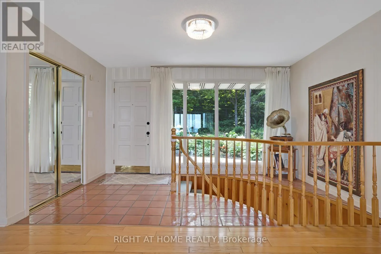 1360 LAKESHORE ROAD W