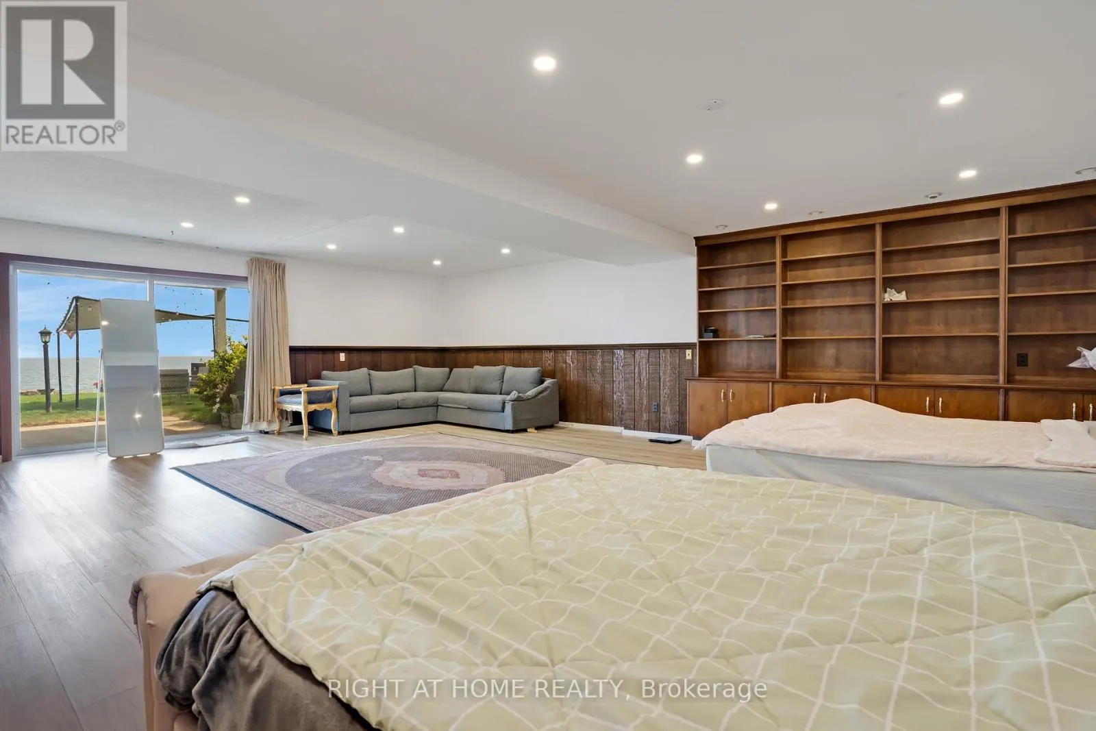 1360 LAKESHORE ROAD W