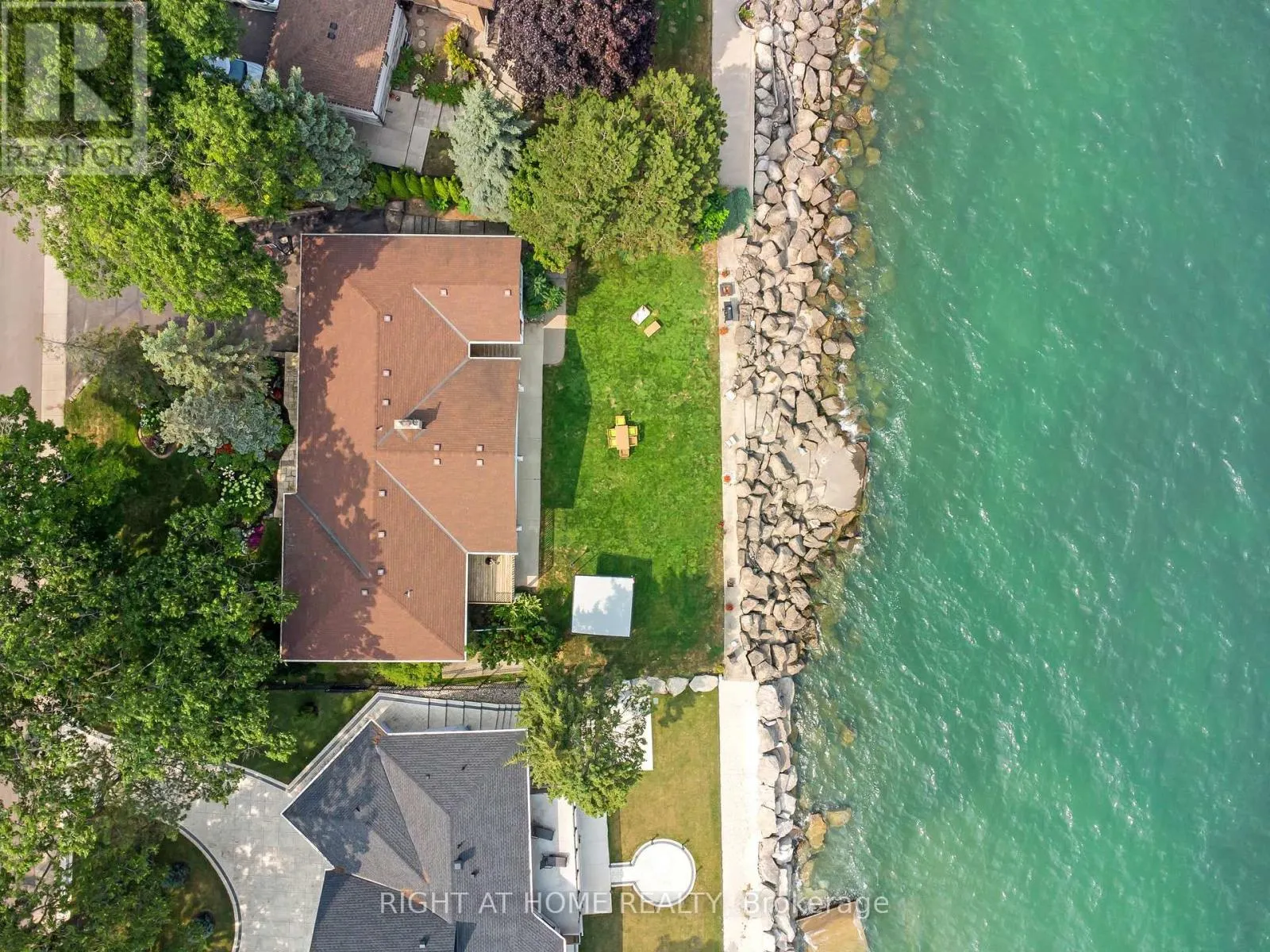 1360 LAKESHORE ROAD W