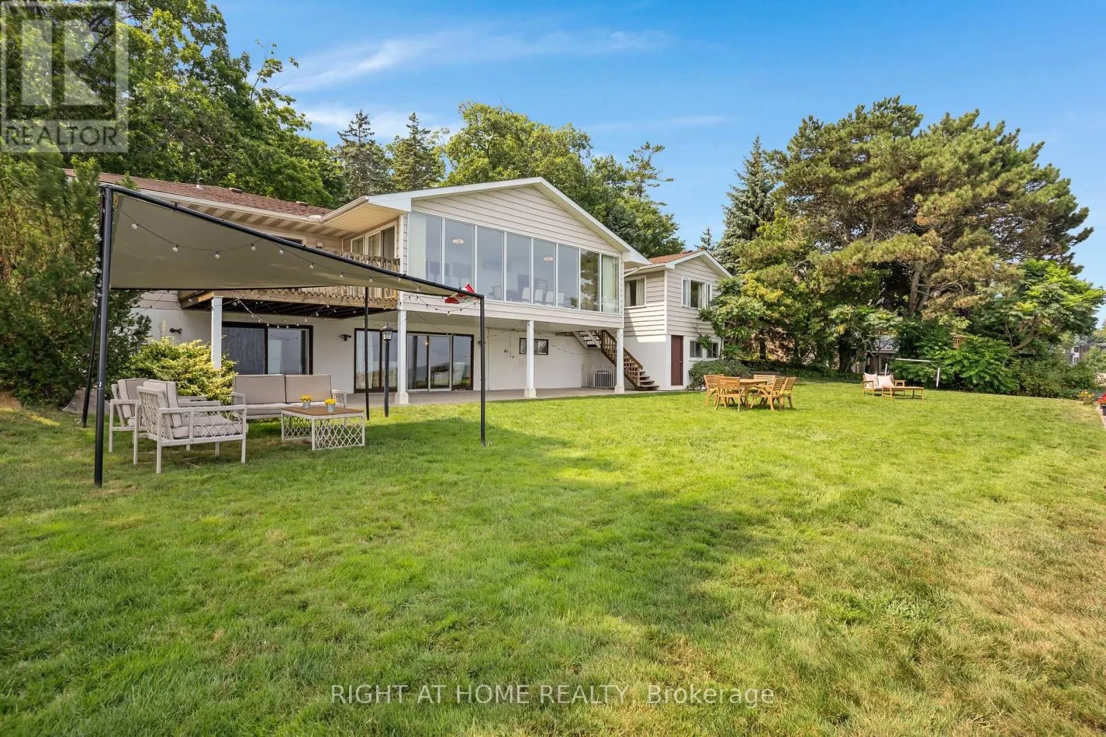 1360 LAKESHORE ROAD W