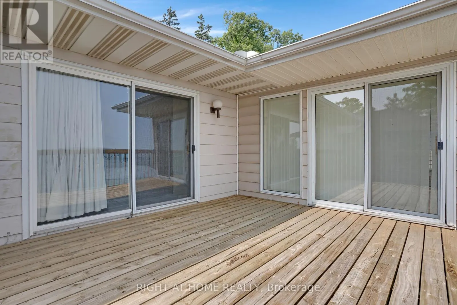 1360 LAKESHORE ROAD W