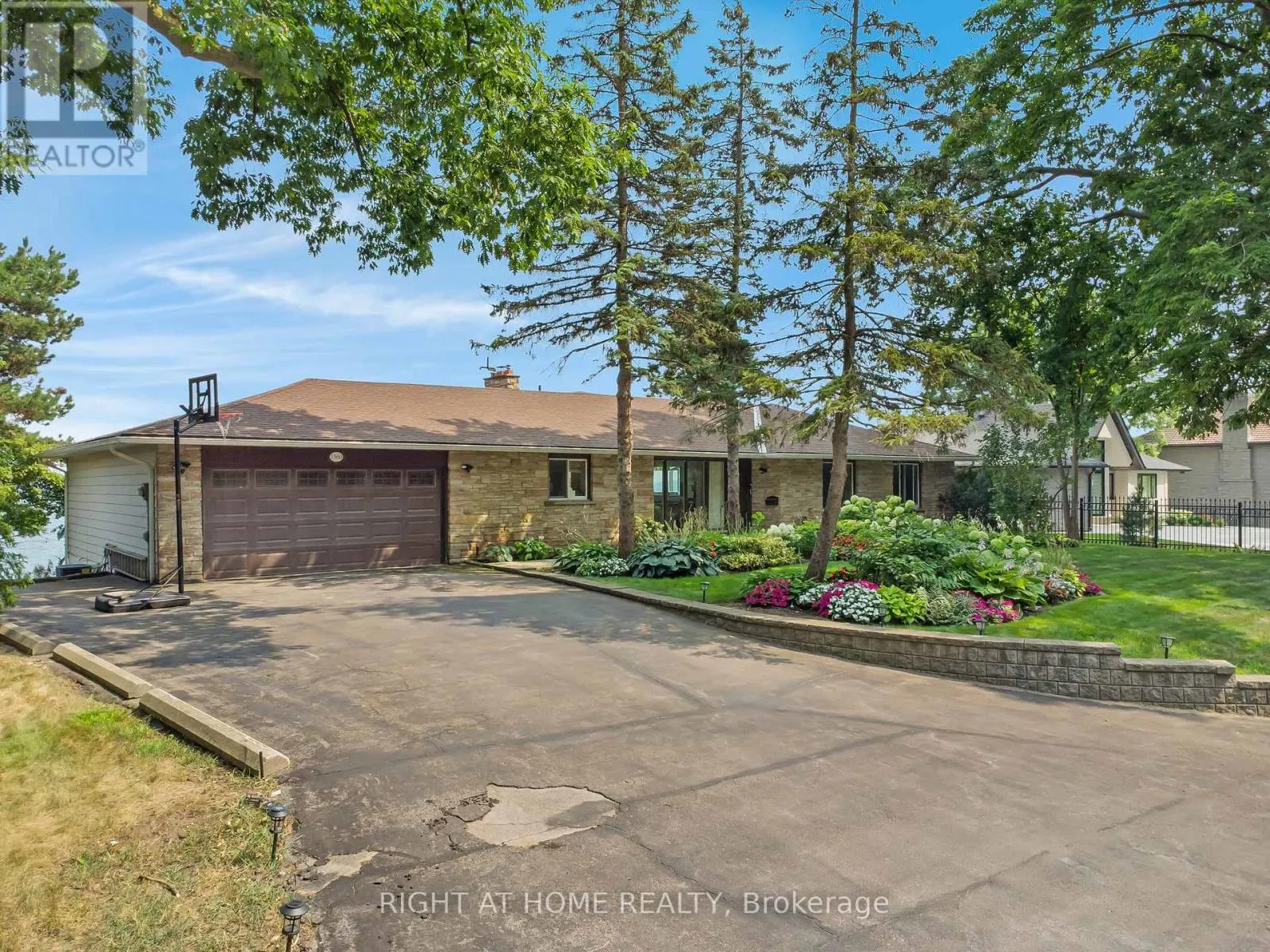 1360 LAKESHORE ROAD W