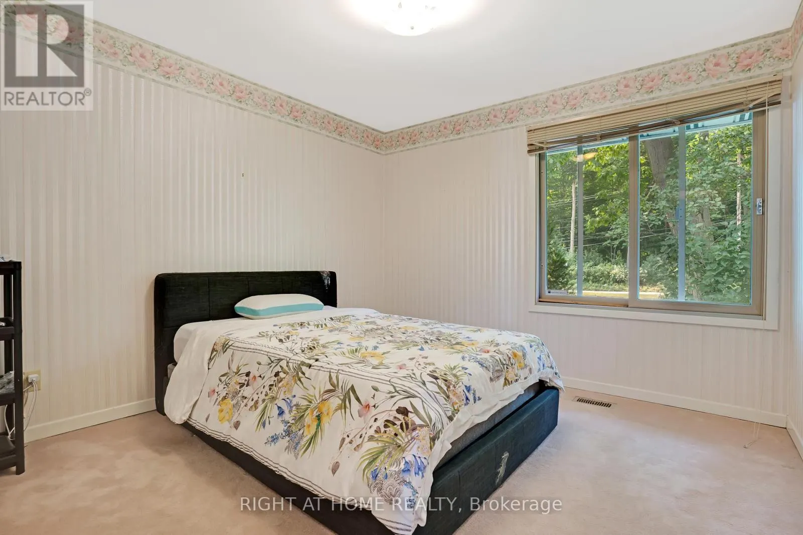 1360 LAKESHORE ROAD W