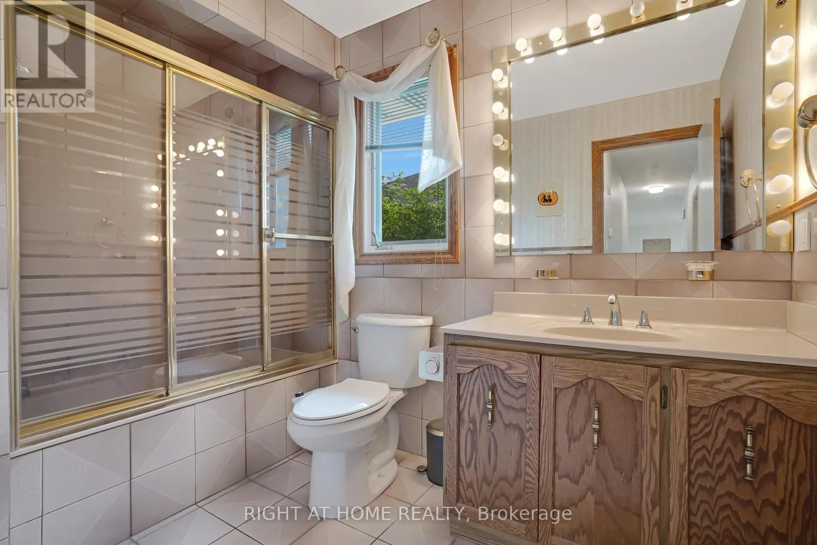 1360 LAKESHORE ROAD W