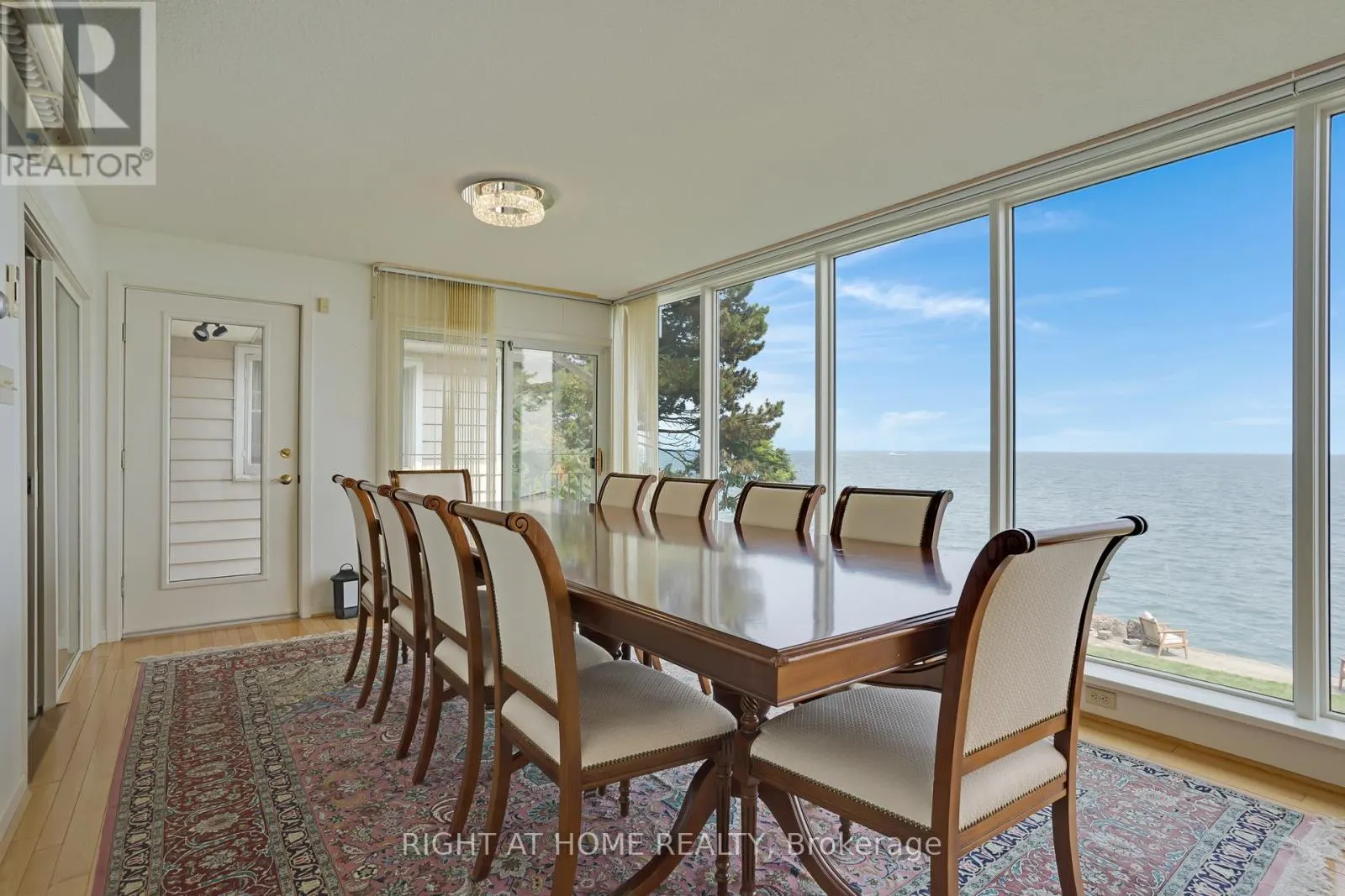 1360 LAKESHORE ROAD W