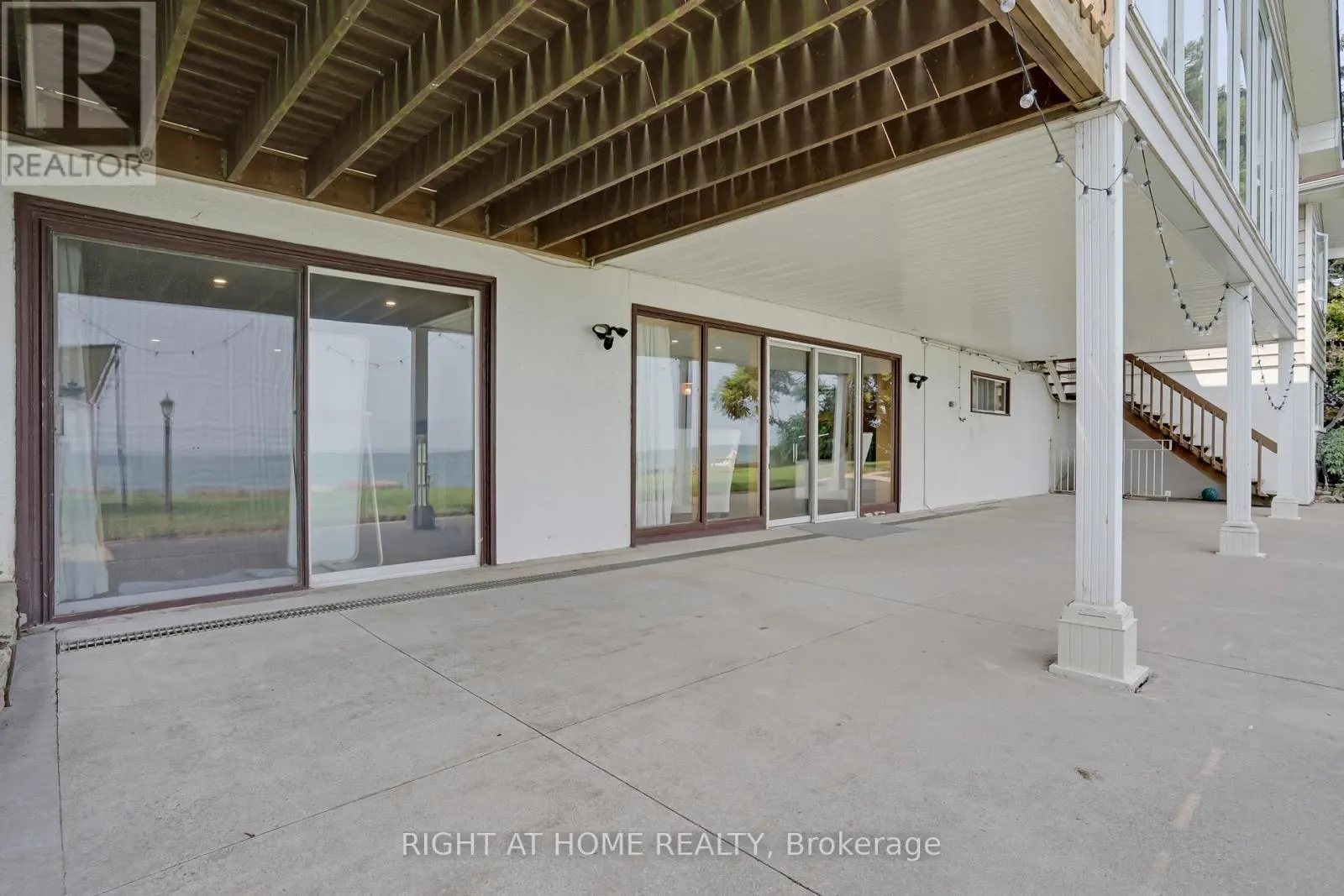 1360 LAKESHORE ROAD W
