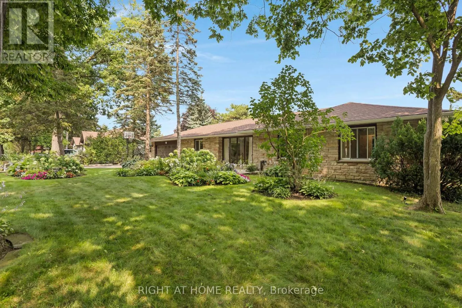 1360 LAKESHORE ROAD W