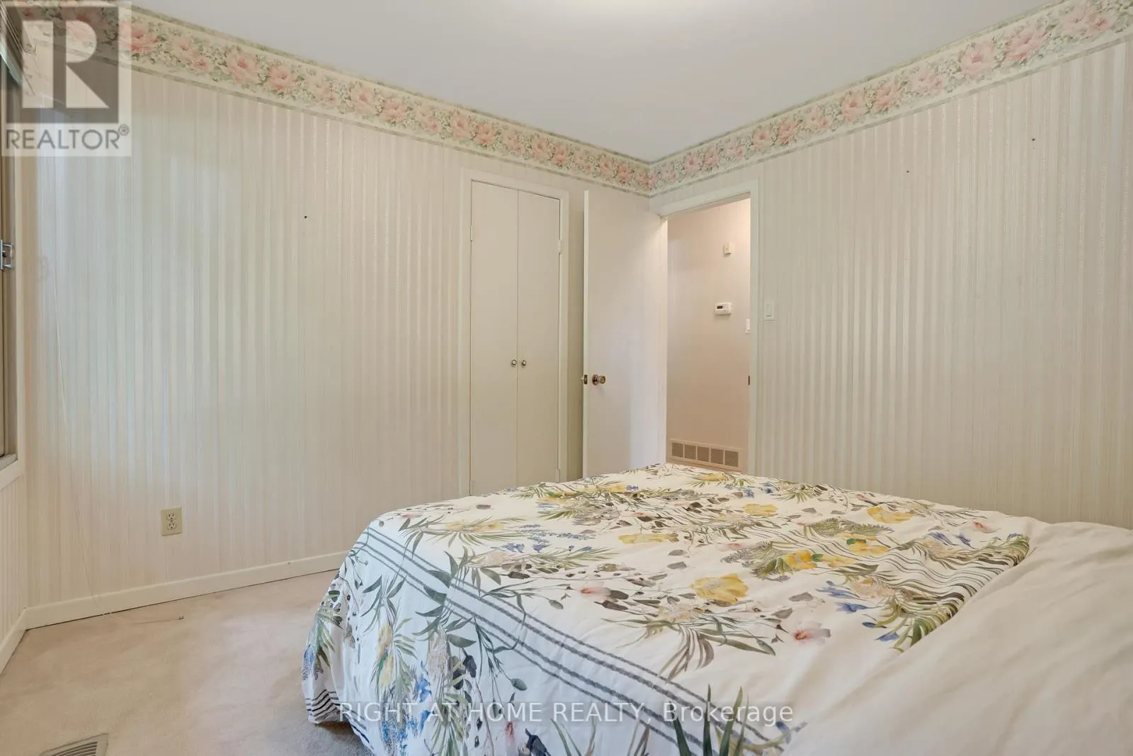 1360 LAKESHORE ROAD W