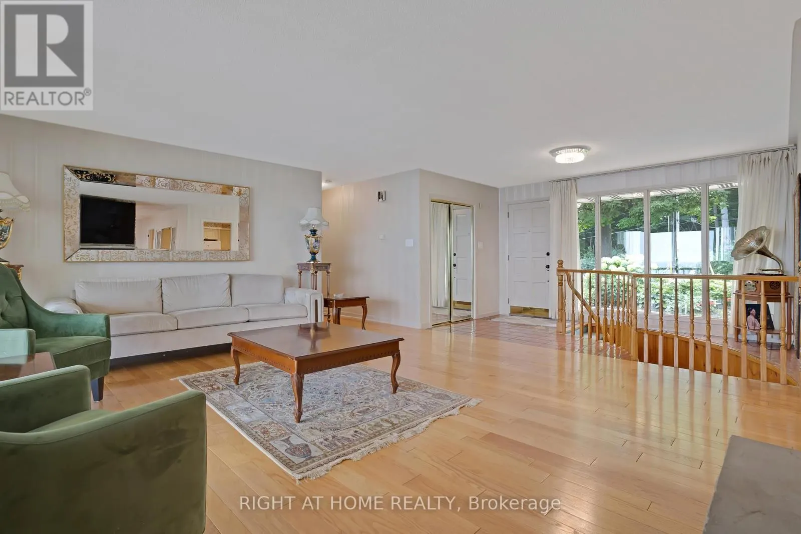 1360 LAKESHORE ROAD W
