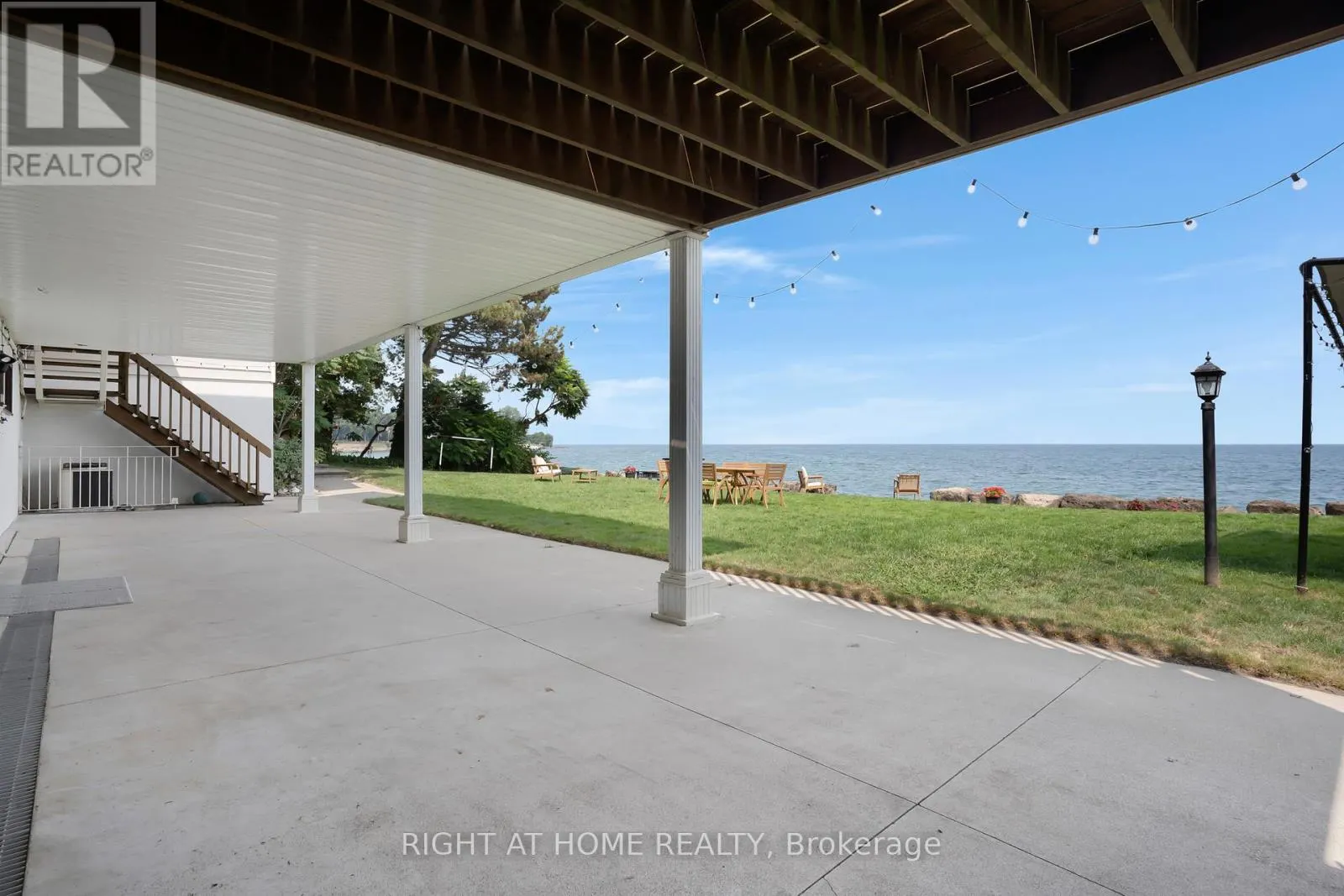 1360 LAKESHORE ROAD W