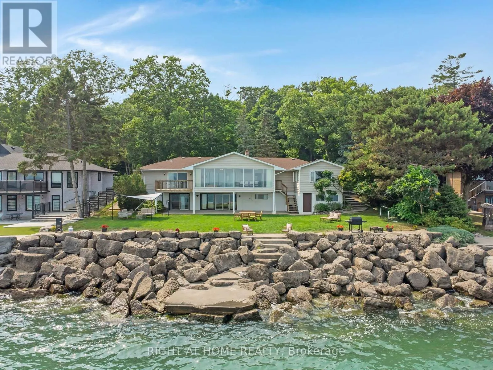 1360 LAKESHORE ROAD W