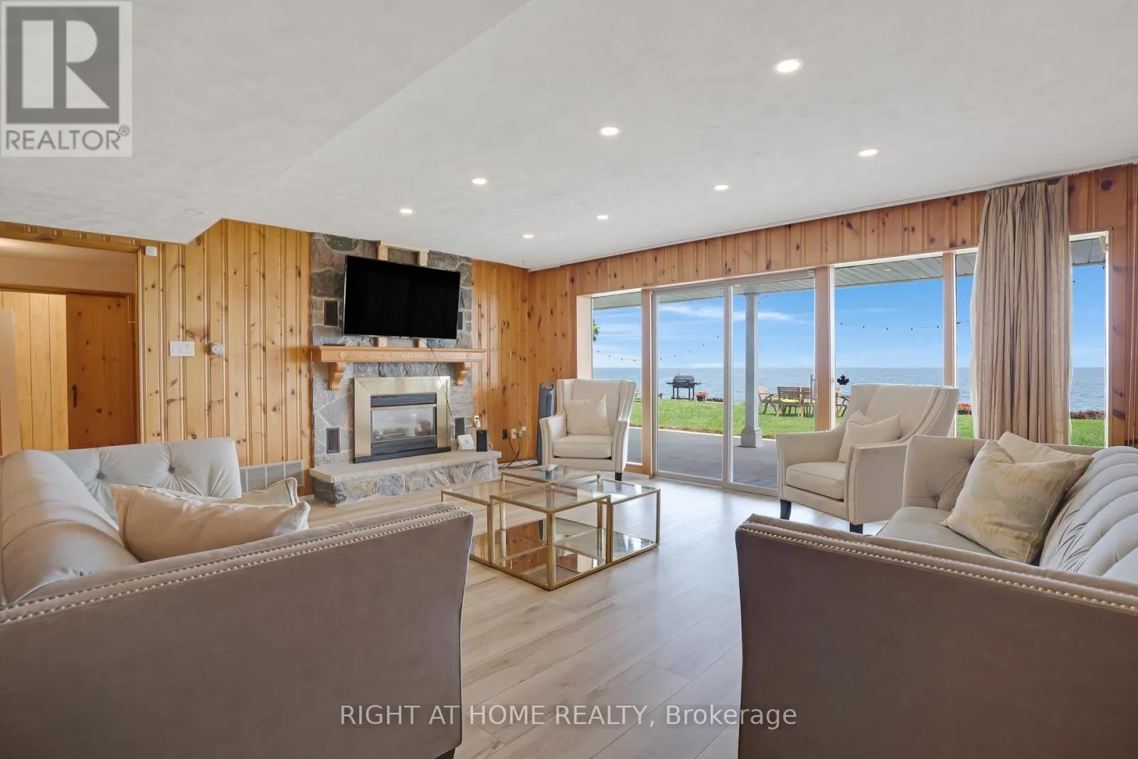 1360 LAKESHORE ROAD W