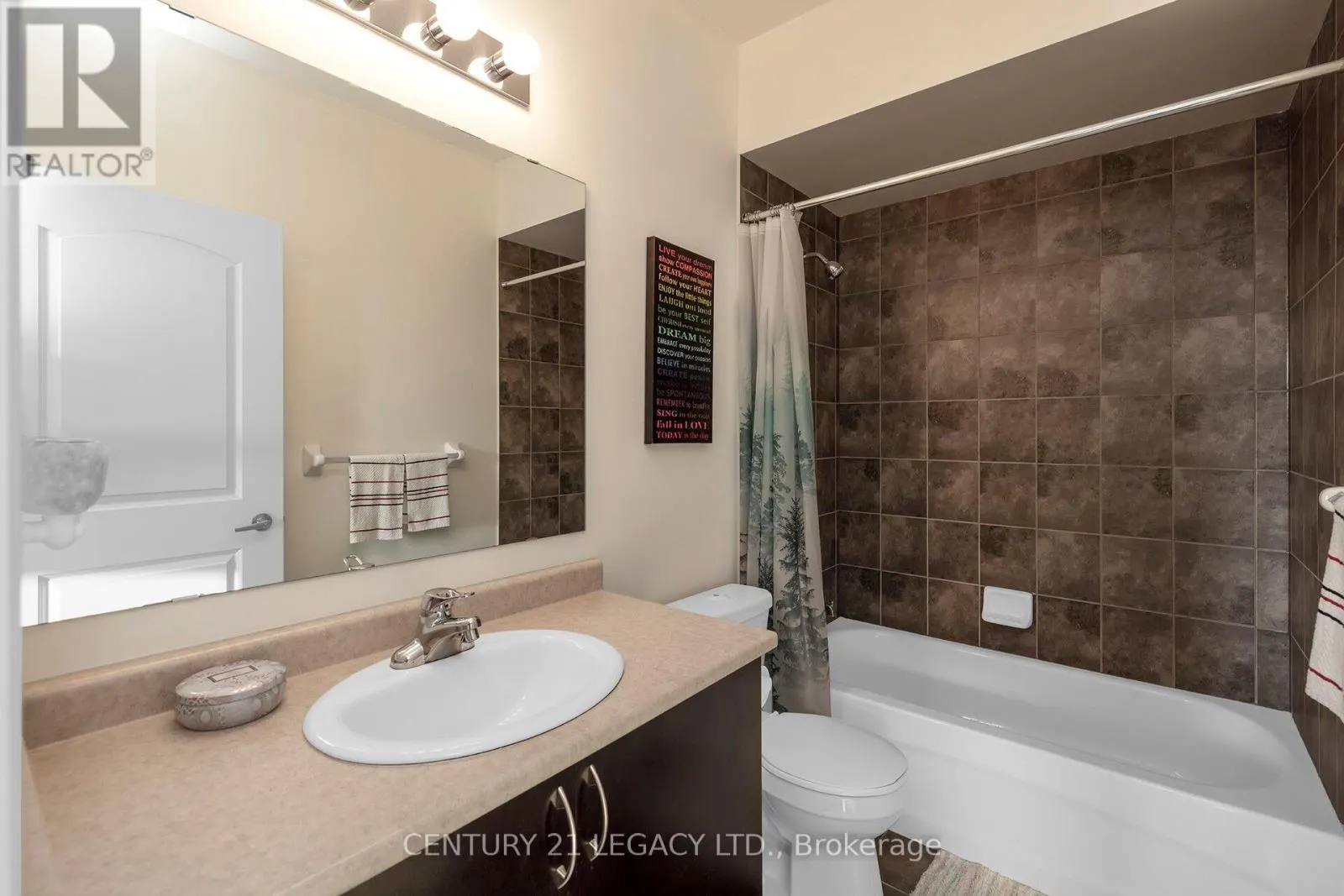424 - 383 MAIN STREET E