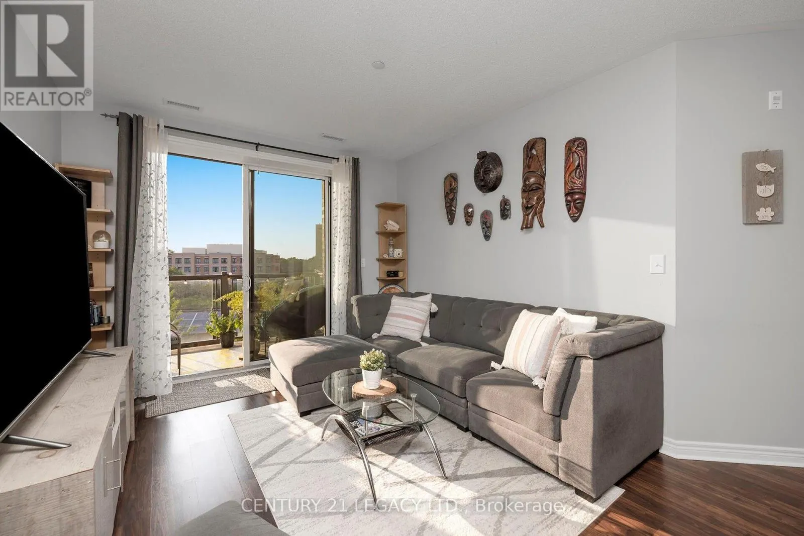 424 - 383 MAIN STREET E