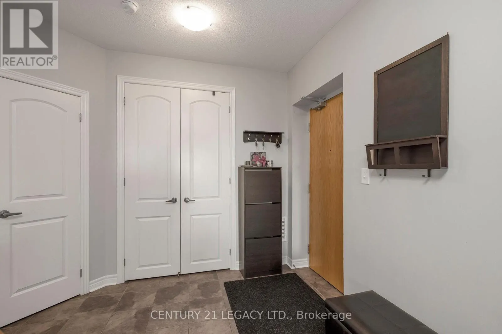424 - 383 MAIN STREET E