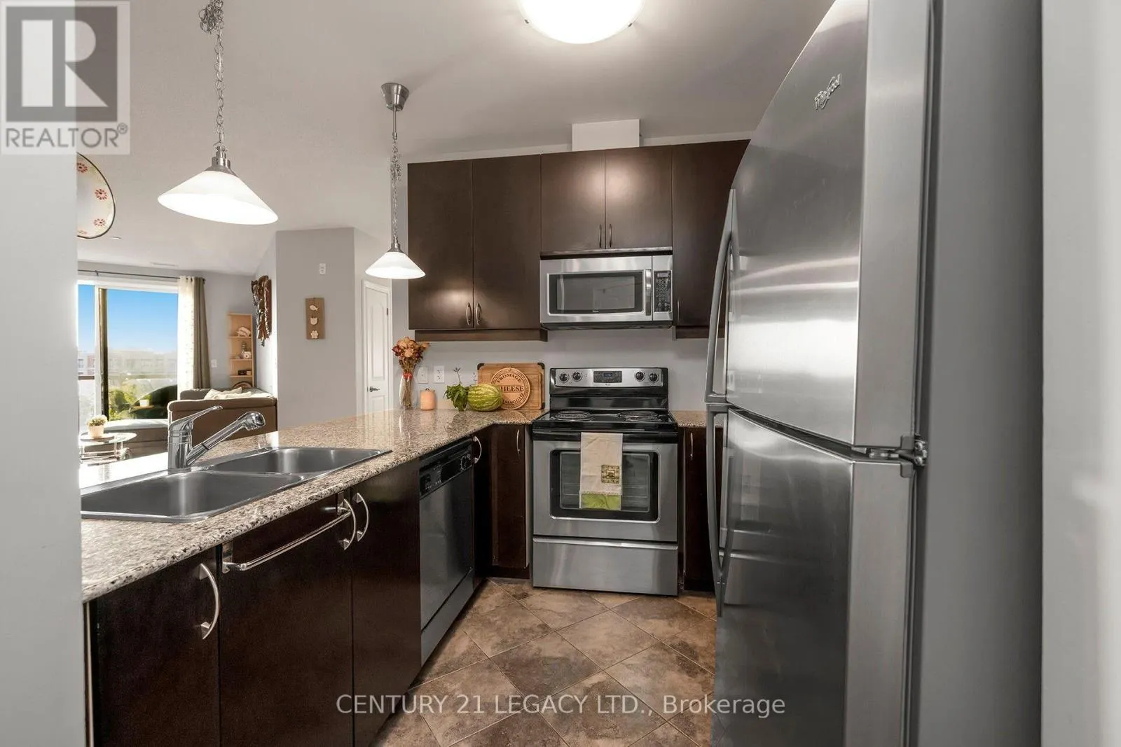 424 - 383 MAIN STREET E