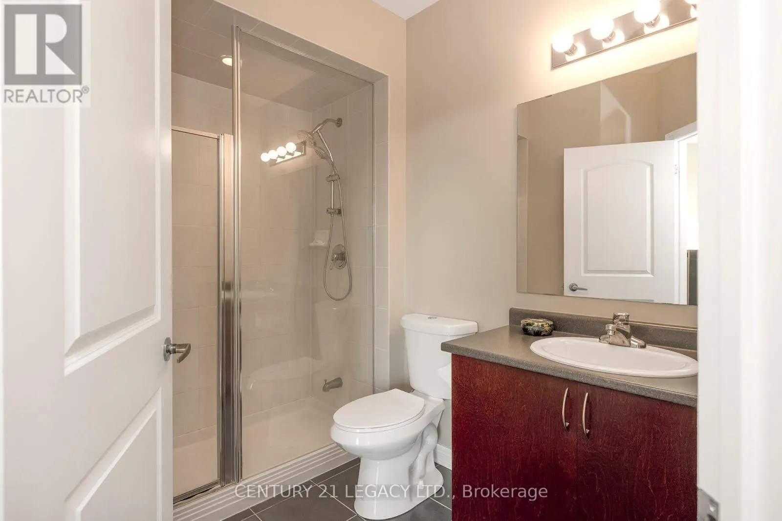 424 - 383 MAIN STREET E